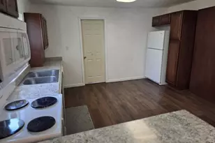 2137 Castle Ave, Roseburg, OR 97471 - Photo 10