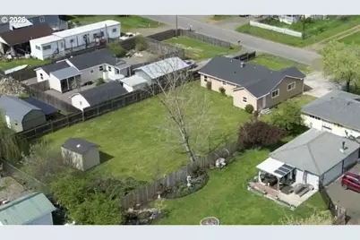 2137 Castle Ave, Roseburg, OR 97471 - Photo 34