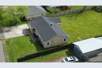 2137 Castle Ave, Roseburg, OR 97471 - Photo 32