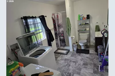 2137 Castle Ave, Roseburg, OR 97471 - Photo 26