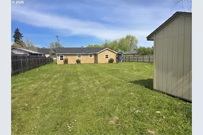 2137 Castle Ave, Roseburg, OR 97471 - Photo 36