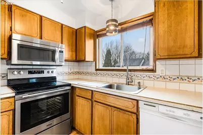 14812 NE Rose Pkwy, Portland, OR 97230 - Photo 10