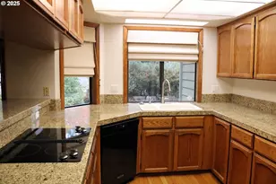 1215 NW Driftwood Pl, McMinnville, OR 97128 - Photo 18