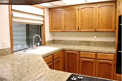 1215 NW Driftwood Pl, McMinnville, OR 97128 - Photo 22