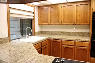 1215 NW Driftwood Pl, McMinnville, OR 97128 - Photo 22