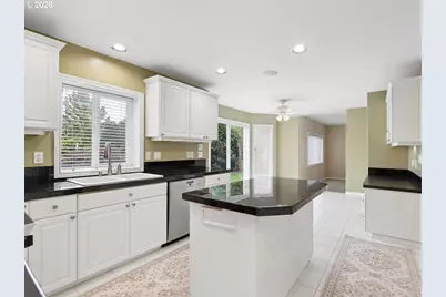 648 NW Pacific Grove Dr, Beaverton, OR 97006 - Photo 10