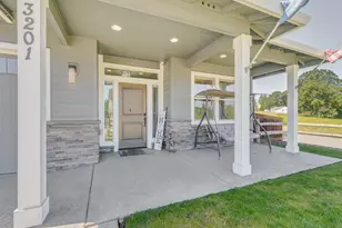 3201 N 10th St, Ridgefield, WA 98642 - Photo 2