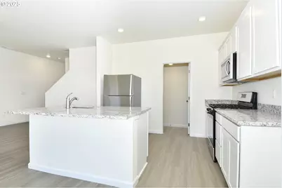 3905 SW Duniway Ln, Gresham, OR 97080 - Photo 10