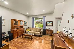 87977 10th St, Veneta, OR 97487 - Photo 6