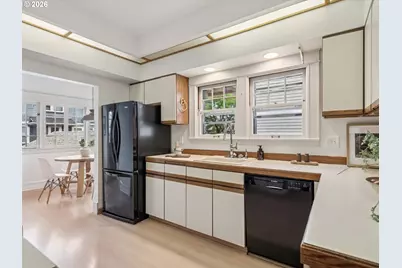 4023 NE Laddington Ct, Portland, OR 97232 - Photo 10