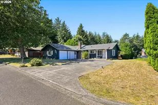885 Oakway Dr, Coos Bay, OR 97420 - Photo 2