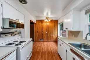 11356 NE Glisan St, Portland, OR 97220 - Photo 12