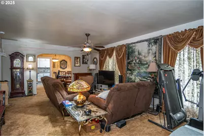 169 SE Houck Ave, Roseburg, OR 97470 - Photo 4