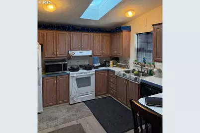 530 Shorepines Ct, Coos Bay, OR 97420 - Photo 10