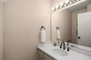 651 NE Kathleen Ct, Hillsboro, OR 97124 - Photo 10