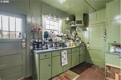 5716 SE 104th Ave, Portland, OR 97266 - Photo 8