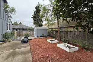 2725 Mallory Ln, Eugene, OR 97401 - Photo 32