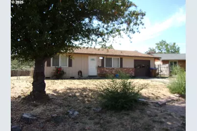 353 Donald Ter, Myrtle Creek, OR 97457 - Photo 2