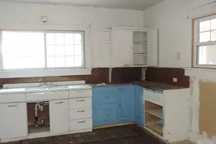 314 NW 2nd St, Grass Valley, OR 97029 - Photo 20