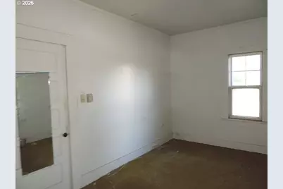 314 NW Second St, Grass Valley, OR 97029 - Photo 14