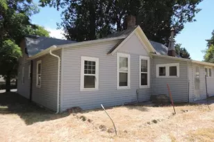 314 NW 2nd St, Grass Valley, OR 97029 - Photo 6