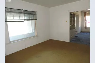 314 NW Second St, Grass Valley, OR 97029 - Photo 12