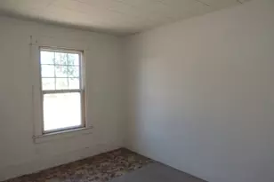 314 NW 2nd St, Grass Valley, OR 97029 - Photo 16