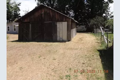 314 NW Second St, Grass Valley, OR 97029 - Photo 26