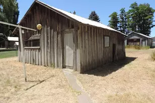 314 NW 2nd St, Grass Valley, OR 97029 - Photo 10