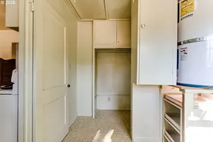 1345 Oak Dr, Eugene, OR 97404 - Photo 16