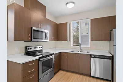 138 NE 109th Ave, Portland, OR 97220 - Photo 12