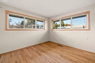 356 NE 108th Pl, Portland, OR 97220 - Photo 8