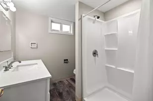 356 NE 108th Pl, Portland, OR 97220 - Photo 18