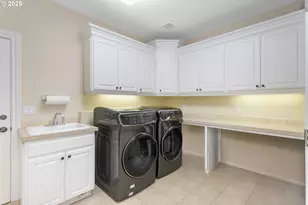 17677 Westview Dr, Lake Oswego, OR 97034 - Photo 38