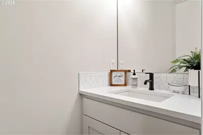 20211 Glen Vista Rd, Bend, OR 97703 - Photo 14