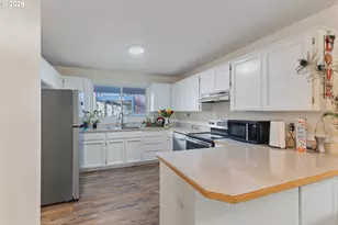 815 Pine St, Rogue River, OR 97537 - Photo 4