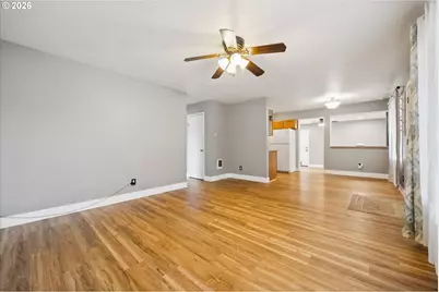 15445 SE Stephens Ct, Portland, OR 97233 - Photo 10