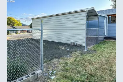 61 SW Oak St, Winston, OR 97496 - Photo 42