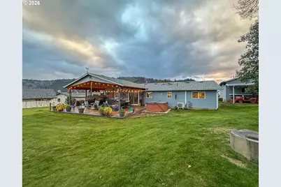 61 SW Oak St, Winston, OR 97496 - Photo 34