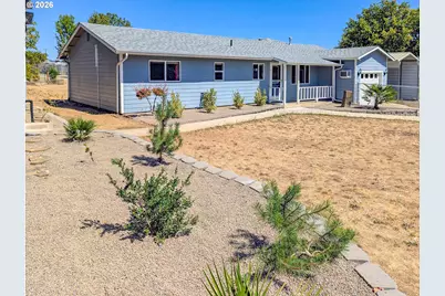 61 SW Oak St, Winston, OR 97496 - Photo 2