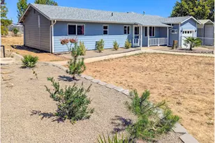 61 SW Oak St, Winston, OR 97496 - Photo 2