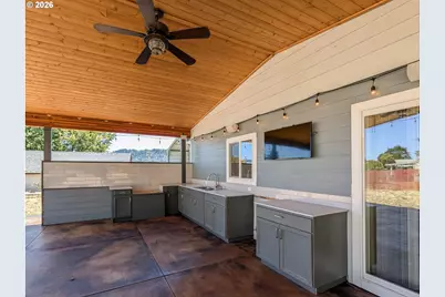 61 SW Oak St, Winston, OR 97496 - Photo 36