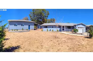 61 SW Oak St, Winston, OR 97496 - Photo 28