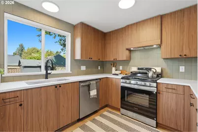 9827 N Ivanhoe St, Portland, OR 97203 - Photo 6