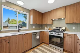 9827 N Ivanhoe St, Portland, OR 97203 - Photo 6