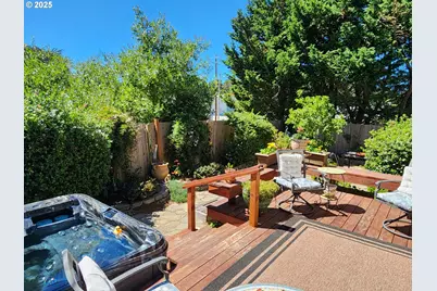 1126 Washington St, Port Orford, OR 97465 - Photo 2