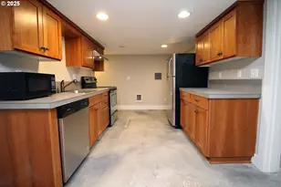 4417 N Gantenbein Ave, Portland, OR 97217 - Photo 38