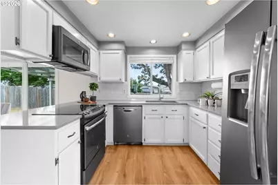 17527 SW McKnight Ln, Beaverton, OR 97006 - Photo 16