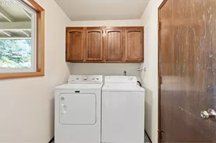 8390 SW Godwin Ct, Portland, OR 97223 - Photo 16