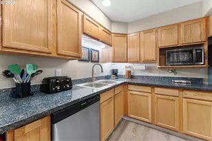 3368 SW Delaney Pl, Portland, OR 97225 - Photo 14